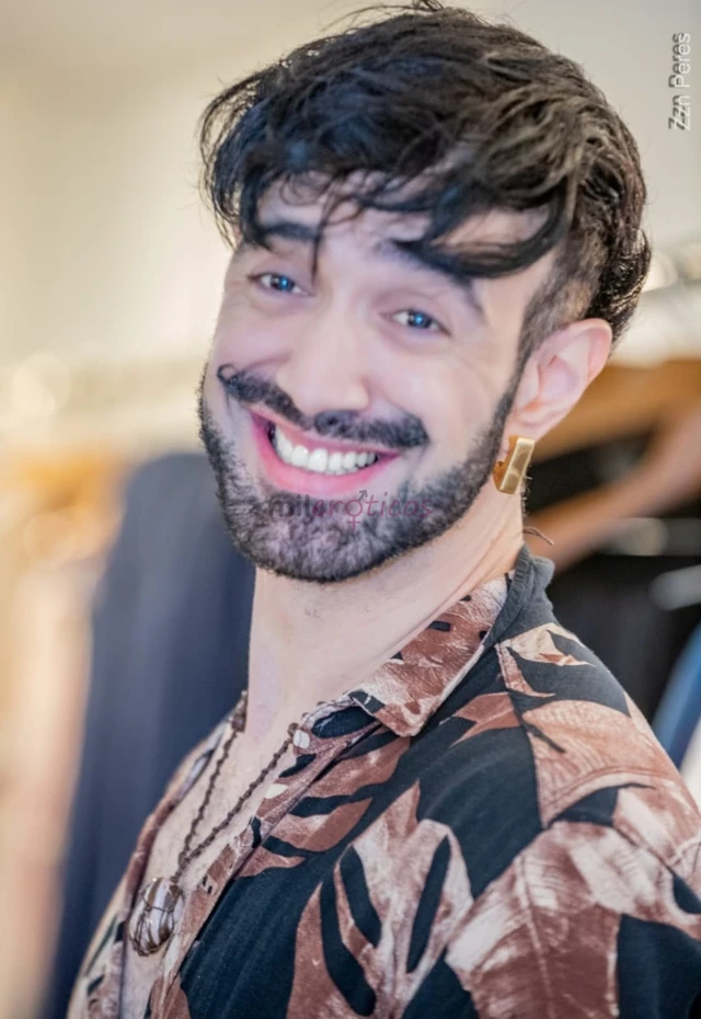 Vinny garciaaquele talento que poucos conhecem com o jeitinho que so eu sei fazer e ai firmeza sou o vinny goiano raiz mas dei um pulo aqui na cidade...