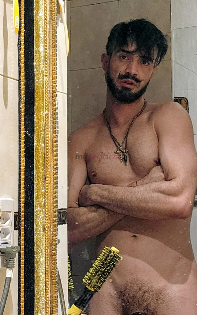 Vinny garciaaquele talento que poucos conhecem com o jeitinho que so eu sei fazer e ai firmeza sou o vinny goiano raiz mas dei um pulo aqui na cidade...
