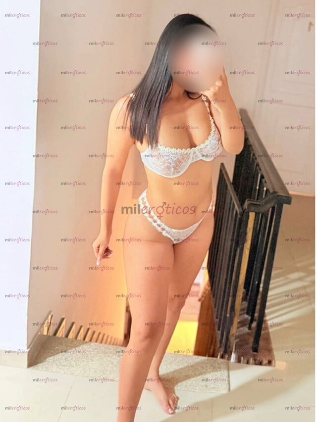 FOTOS DE DANIELA LA DE SIEMPRE EN VELVET SPA, EXPERTA EN CHUPARLO, SENOS GRANDES.
