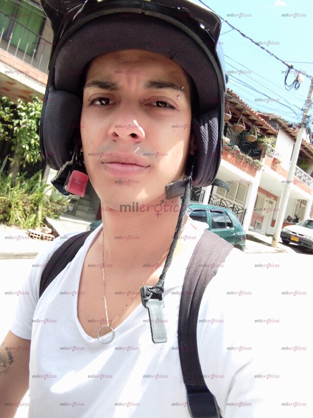 FOTOS DE JOVEN PINTA DESCOMPLICADO Y SIN AFANES. CONTACTAME VENEZOLANO
