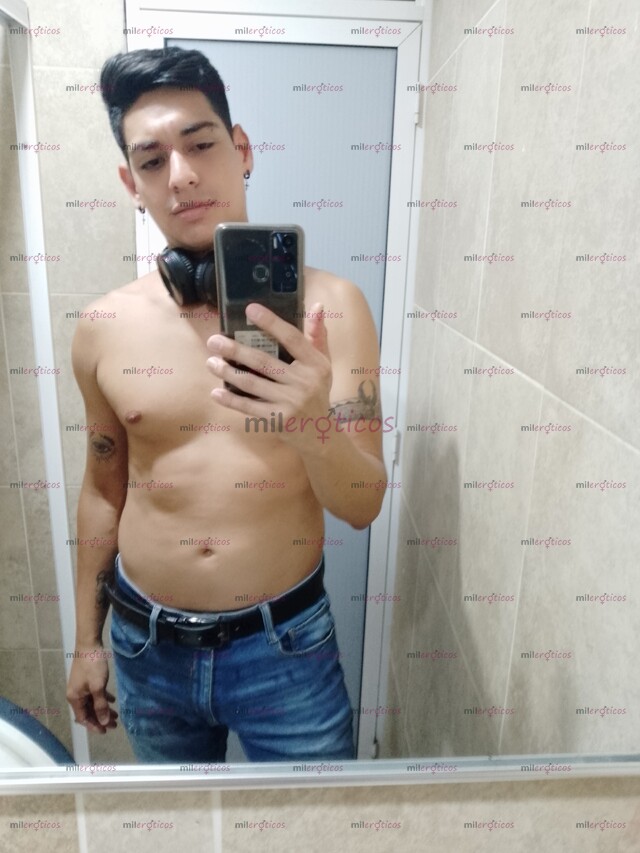 FOTOS DE JOVEN PINTA DESCOMPLICADO Y SIN AFANES. CONTACTAME VENEZOLANO