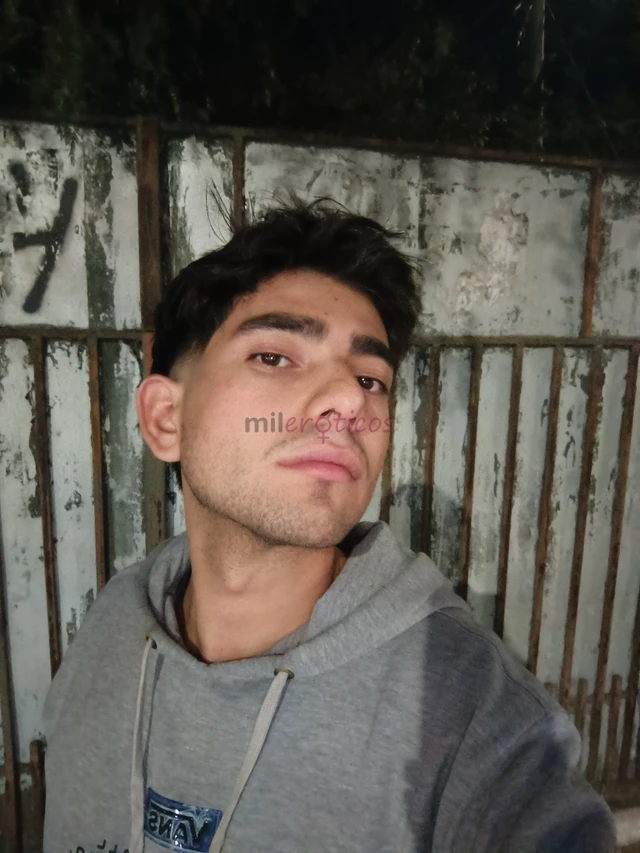 Hola soy jose joven chileno versatil soltero masculino discreto y de trato cercano y con ganas de follarofrezco compania selecta y de calidad para mom...