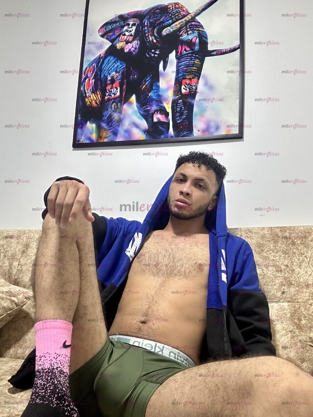 FOTOS DE CHICO JOVEN VERSÁTIL DISPONIBLE PARA COMPLACERTE (VENTA DE CONTENIDO)