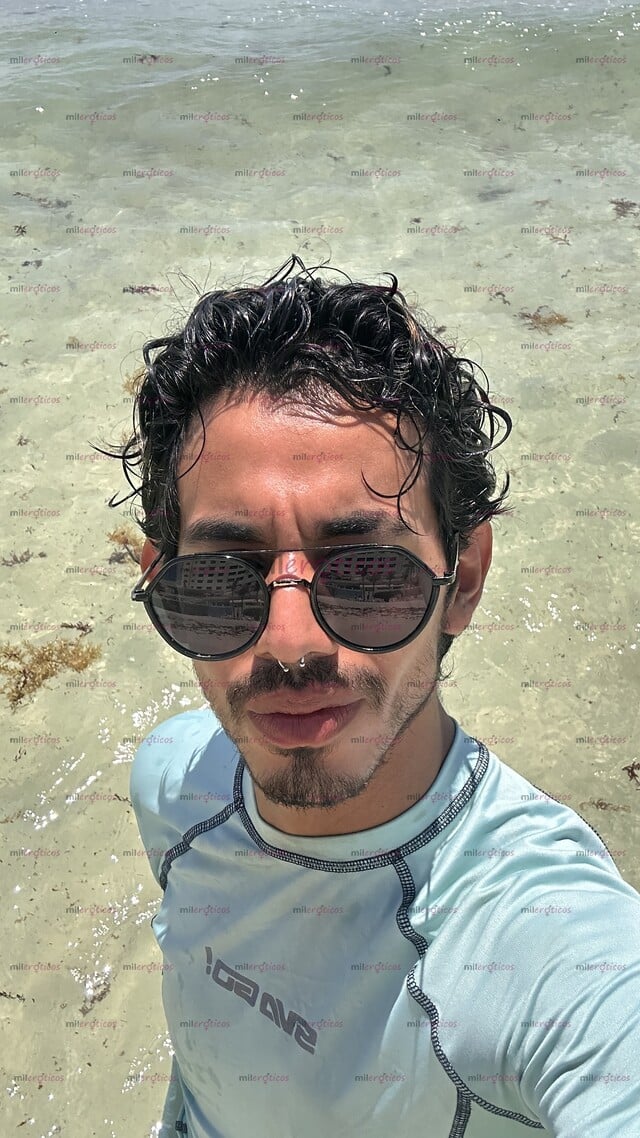 FOTOS DE CHICO JOVEN, RELAJADO Y ATENTO PARA COMPLACERTE