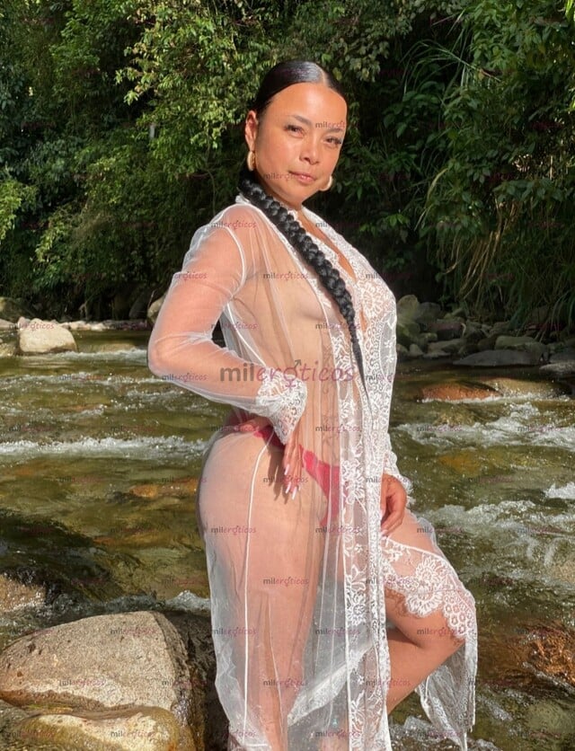 FOTOS DE HERMOSA MORENA DELICIOSA NUEVA EN TU CIUDAD .