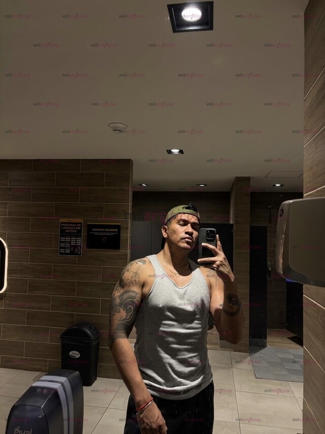 FOTOS DE CHACAL VARONIL CON BUENA VERGA Y CULO PARA PASARLA RICO.