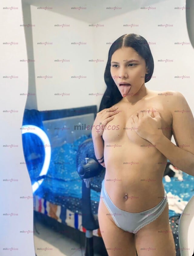 FOTOS DE AMOR SOY VANESSA FLAQUITA MUY CACHONDA CON LINDAS TETAS DISP. LAS 24 HORAS PAPI