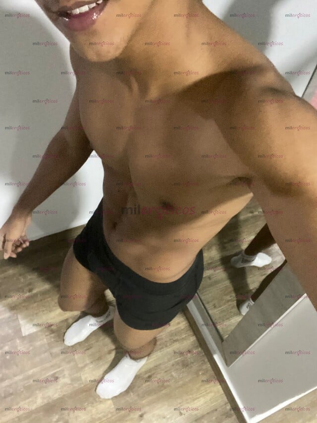 FOTOS DE JOVEN DISCRETO SERIO ALTO MARCADO DE GYM UNIVERSITARIO