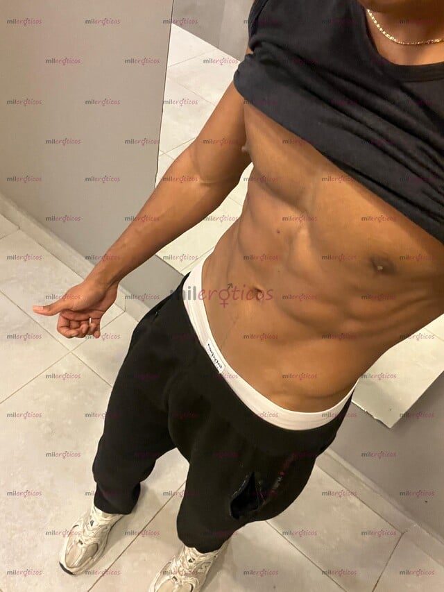 FOTOS DE JOVEN DISCRETO SERIO ALTO MARCADO DE GYM UNIVERSITARIO