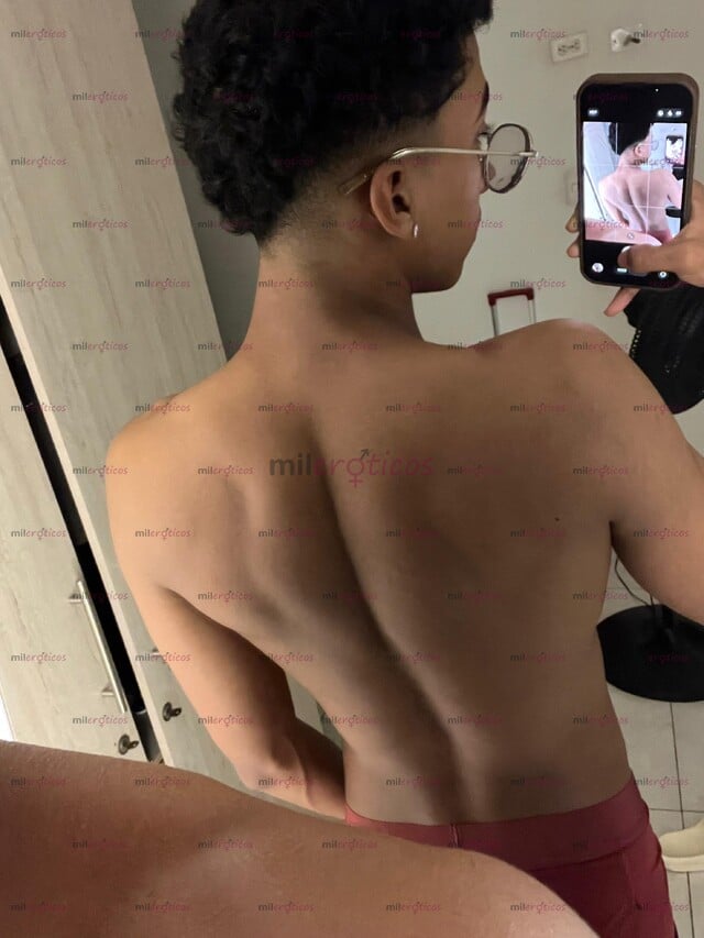 FOTOS DE JOVEN DISCRETO SERIO ALTO MARCADO DE GYM UNIVERSITARIO