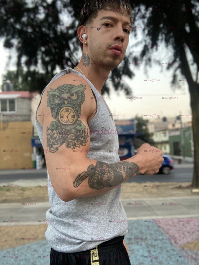 FOTOS DE JOVEN MASCULINO VERGON Y DISCRETO HÁBLAME AL WAT PARA MÁS INFO