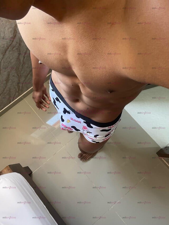 FOTOS DE JOVEN DISCRETO SERIO ALTO MARCADO DE GYM UNIVERSITARIO
