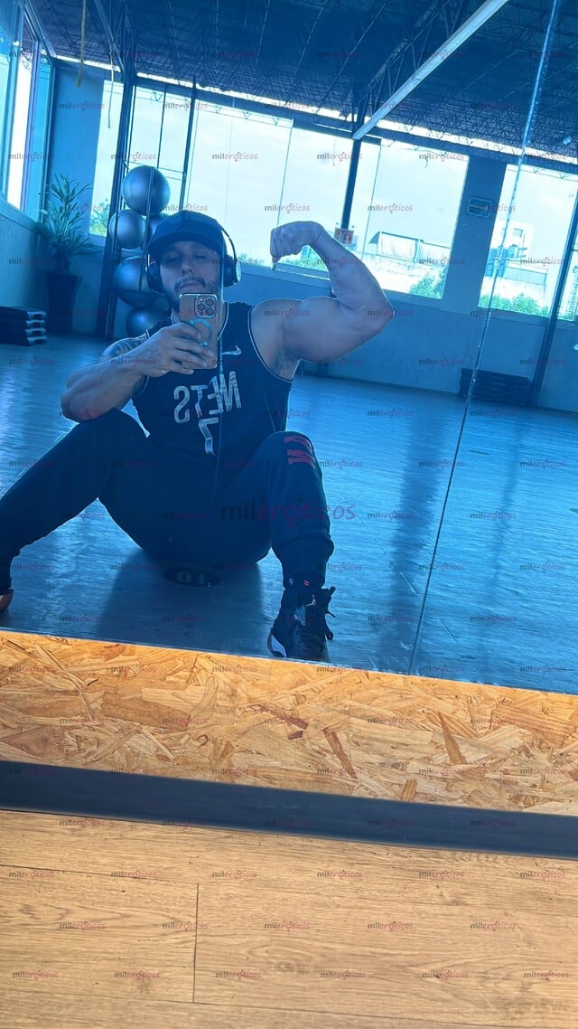 FOTOS DE ANTWAN VENEZOLANO CON LUGAR ACTIVO DISPONIBLE 20 CMPARA CULITOS CALIENTES