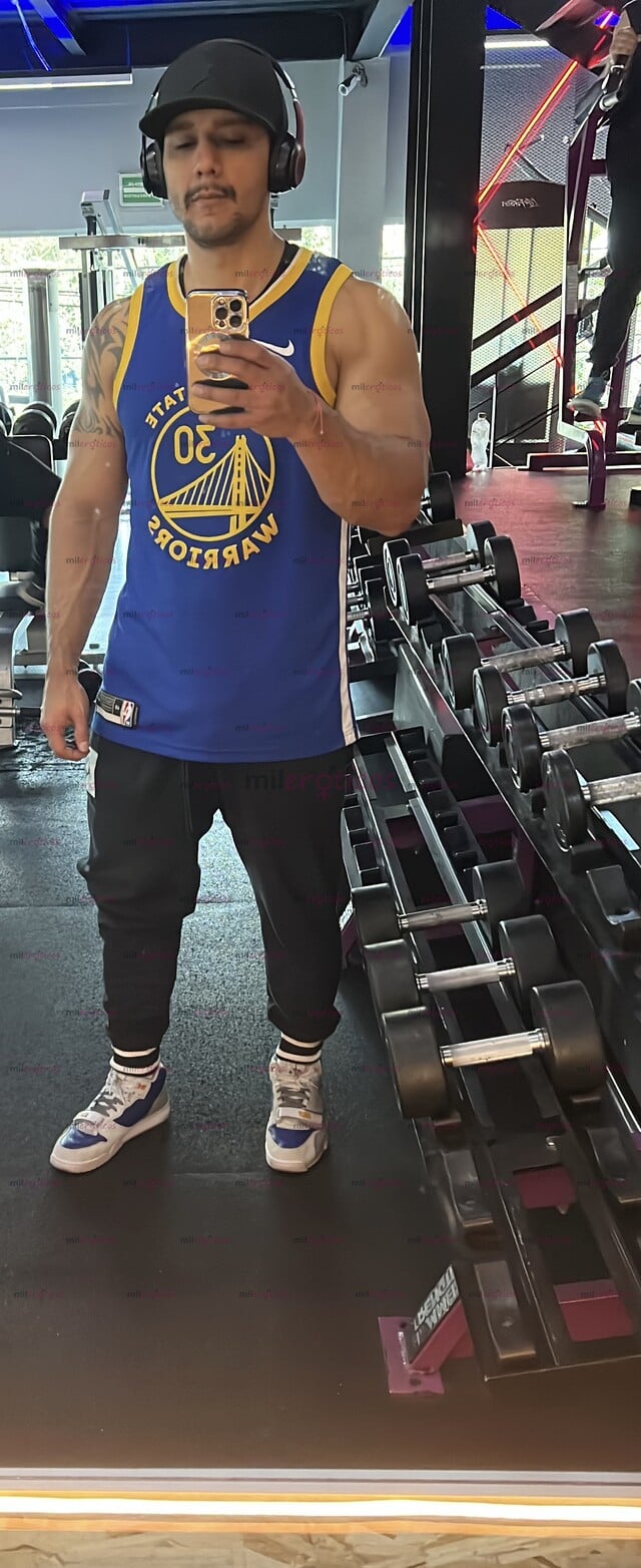 FOTOS DE ANTWAN VENEZOLANO CON LUGAR ACTIVO DISPONIBLE 20 CMPARA CULITOS CALIENTES