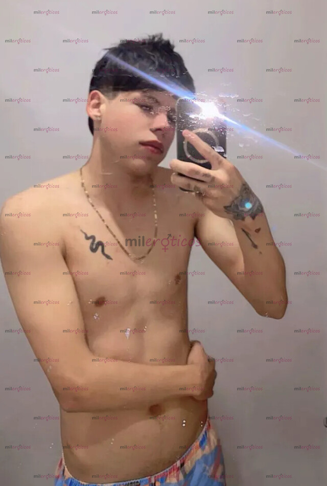 FOTOS DE VENEZOLANO VERSATIL 22 AÑOS FLACO DISPUESTO A COMPLACERTE EN TODO