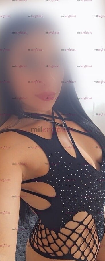 FOTOS DE ROLA DE CARA LINDA , PIEL BLANCA, CABELLO LARGO NEGRO Y ESTATURA PROMEDIO