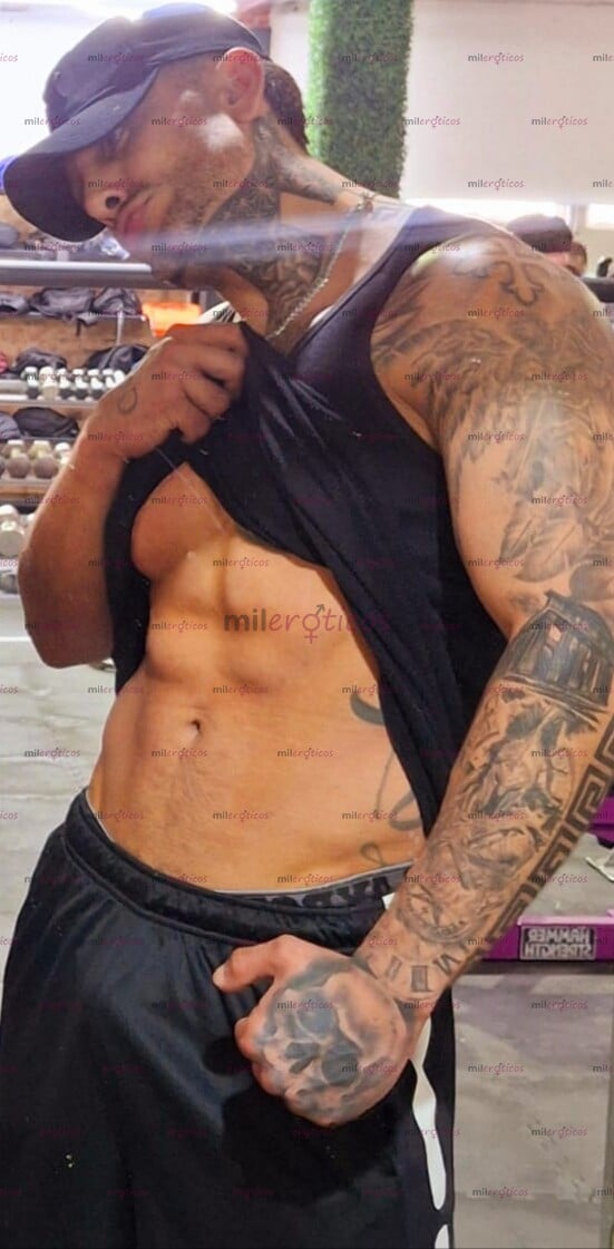 FOTOS DE FITNESS MODEL ATLÉTICO HOT EN LA CIUDAD POR TEMPORADA