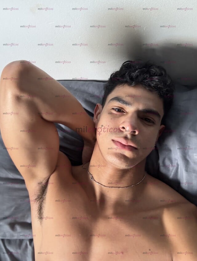 FOTOS DE DISPONIBLE VERGON DE CUERPO ATLÉTICO, SERIO Y RESERVARDO