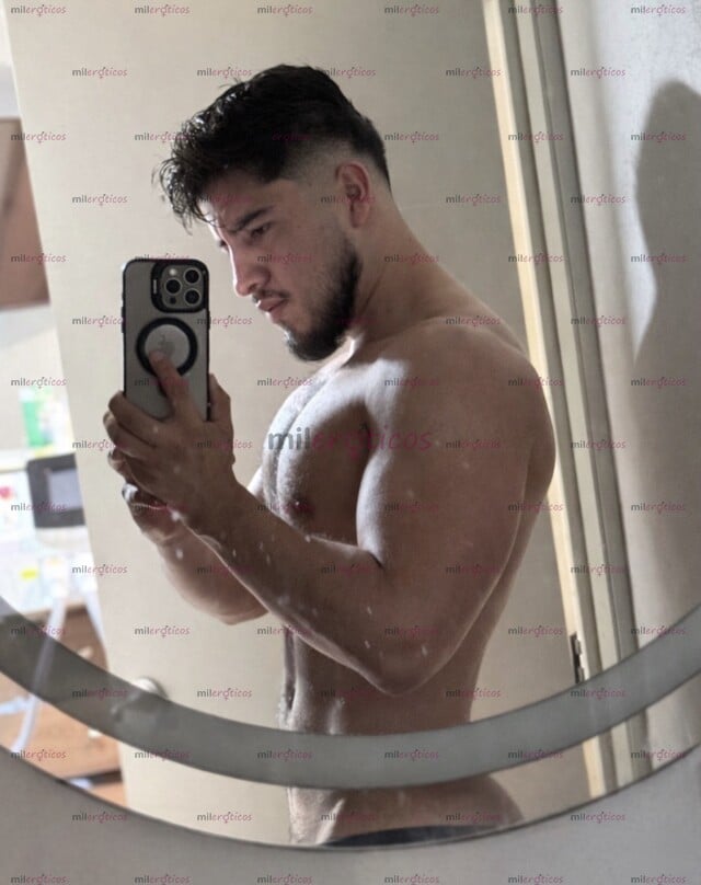 FOTOS DE CHAVITO BARBON, GUAPO, FIT Y DE BUEN CUERPO