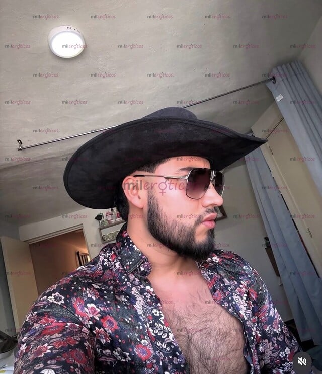 FOTOS DE CHAVITO BARBON, GUAPO, FIT Y DE BUEN CUERPO