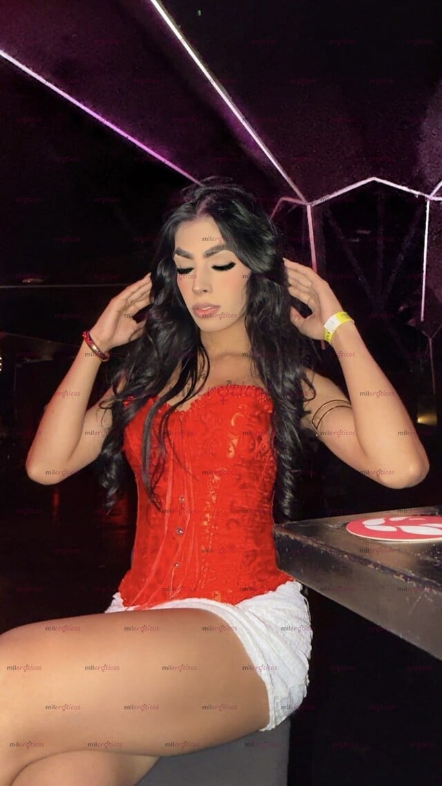 FOTOS DE LA FLACA MAS SEXY Y CALIENTE DE VISITA POR LA CIUDAD APROVECHA