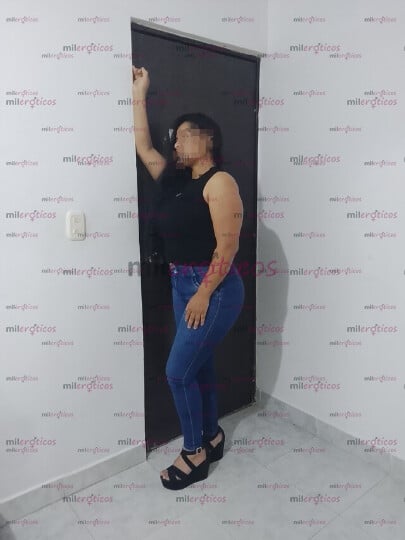 FOTOS DE HERMOSA MORENA TROZUDITA DE PASO POR TU CIUDAD
