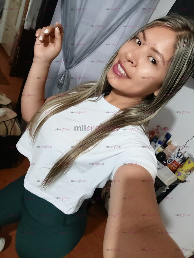 FOTOS DE UNA DAMA SENCILLA E ENCANTADORA CON UN ROSTRO ANGELICAL