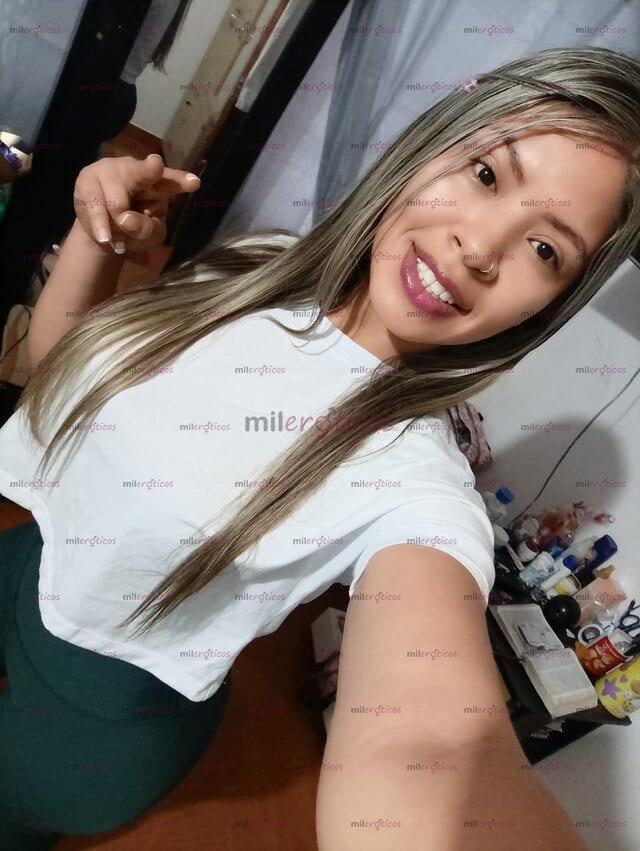 FOTOS DE UNA DAMA SENCILLA E ENCANTADORA CON UN ROSTRO ANGELICAL