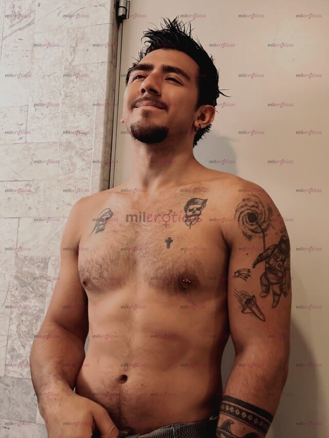 FOTOS DE CHAVO DELGADO, TATUADO, DISCRETO Y GRACIOSO. LECHE ESPERÁNDOTE
