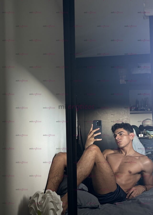 FOTOS DE DISPONIBLE VERGON DE CUERPO ATLÉTICO, SERIO Y RESERVARDO