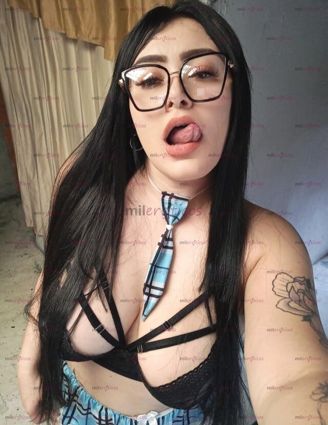 FOTOS DE SE LO CHUPO HASTA EL FONDO BIEN PROFUNDO Y BABEADO..PA MORDERLE LAS BOLITAS