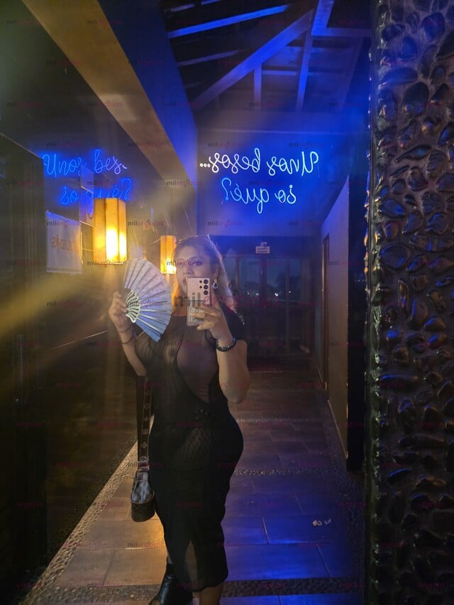 FOTOS DE SOY UNA PUTITA SUMISA Y COMPLACIENTE PARA TODOS TUS CAPRICHOS