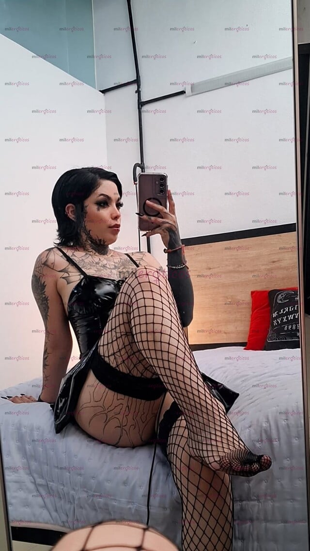 FOTOS DE BLACK WIDOW HOT TU CHICA FAVORITA PELINEGRA Y PELIGROSA GOTICA