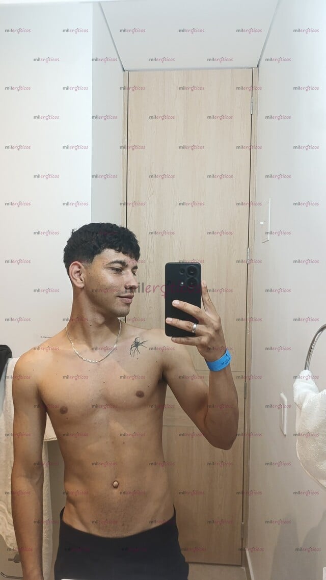 FOTOS DE JOVEN DE 23 AÑOS DE MENTE ABIERTA. SOY LINDO POCO ATLÉTICO.