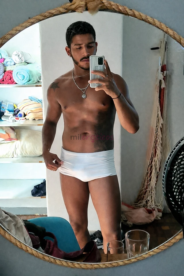 M e chamo hugo sou carioca como dizem da gema kk um cara de boa com vida que ama natureza praia animais e apaixonado por musica alem de cozinhar tambe...