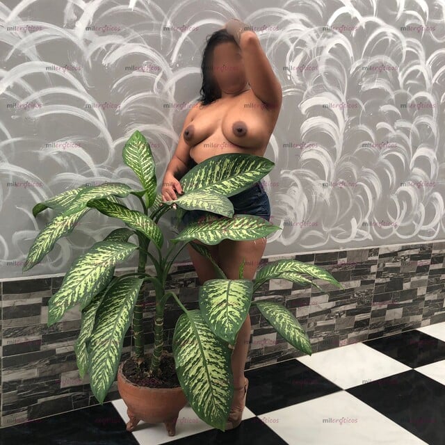 FOTOS DE DELI MORENA EXPERTA EN EL SEXO ORAL DISFRUTARE DE TI RICO
