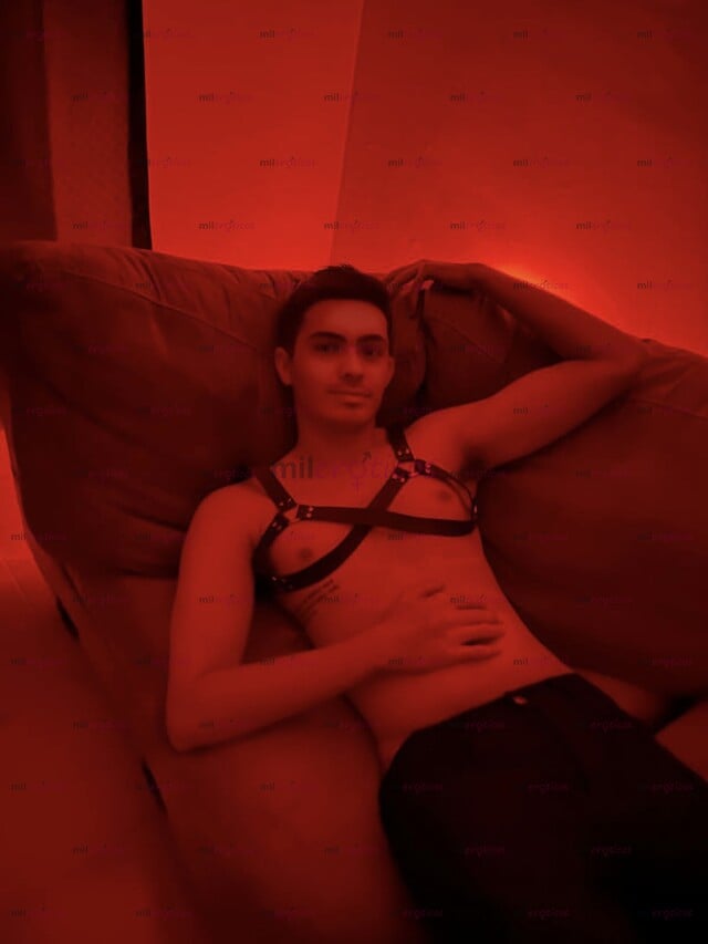 FOTOS DE 184 DE ALTURA Y 19CM DE PLACER SOLO ACTIVO