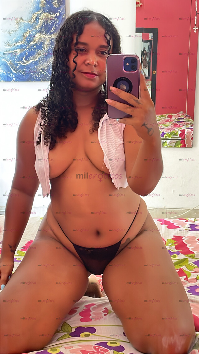 FOTOS DE HERMOSA MORENA EXTROVERTIDA Y MUY JUGUETONA