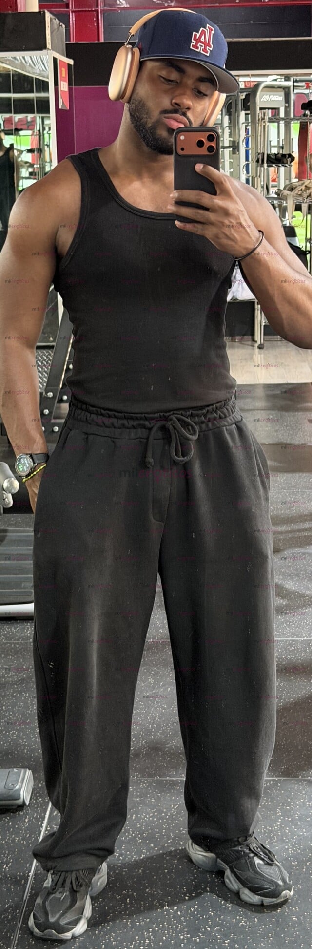 FOTOS DE EL CHICO CUBANO QUE ESTÁS BUSCANDO CALIENTE Y MORBOSO PARA COMPLACERTE
