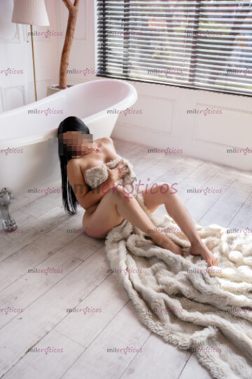 FOTOS DE NATALIA CHICA PREPAGO FLAQUITA SENSUAL EN APARTAMENTO PRIVADO