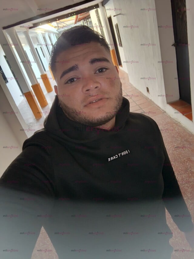 FOTOS DE HOLA MUCHO GUSTO SOY DANIEL SOY ACTIVO ME GUSTA MUCHO EL SEXO