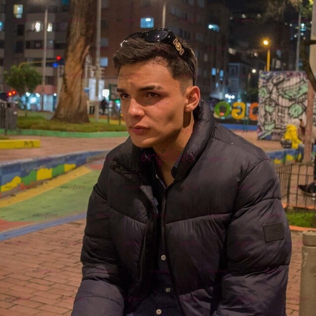 FOTOS DE SERIO ARDIENTE JOVEN UNIVERSITARIO VIP BOGOTA SERVICIOS SCORT