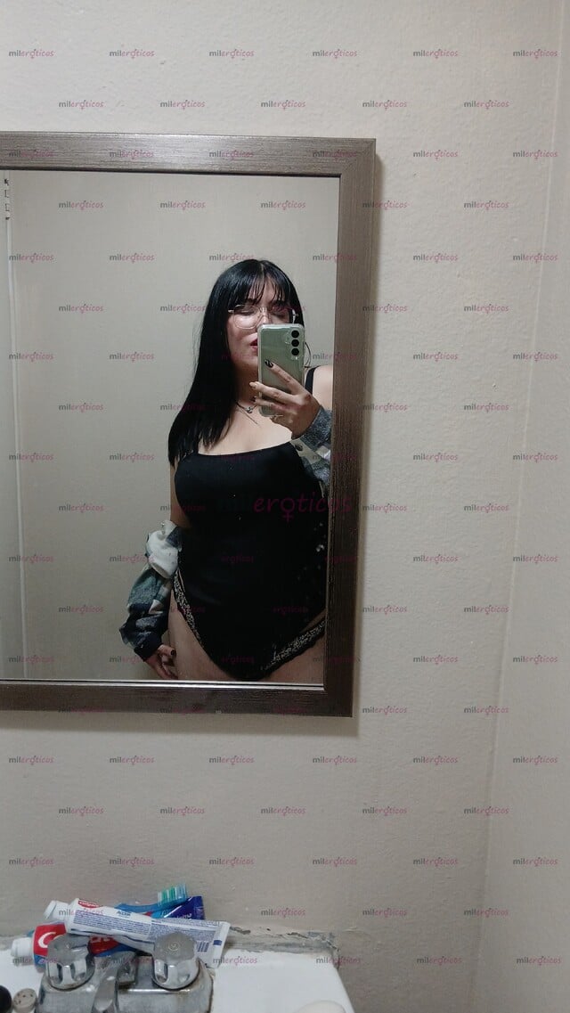 FOTOS DE AZUL , CHICA NUEVA PELINEGRA, ALTA, CHICHONA Y CALIENTE..