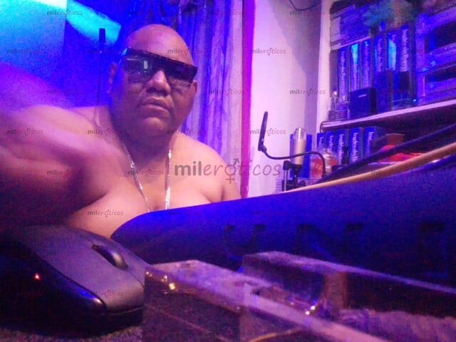 FOTOS DE HOLA ME LLAMO CESAR SOY NEGRO ALTO Y ROBUSTO VERGON VAMOS A PASARLA RICO