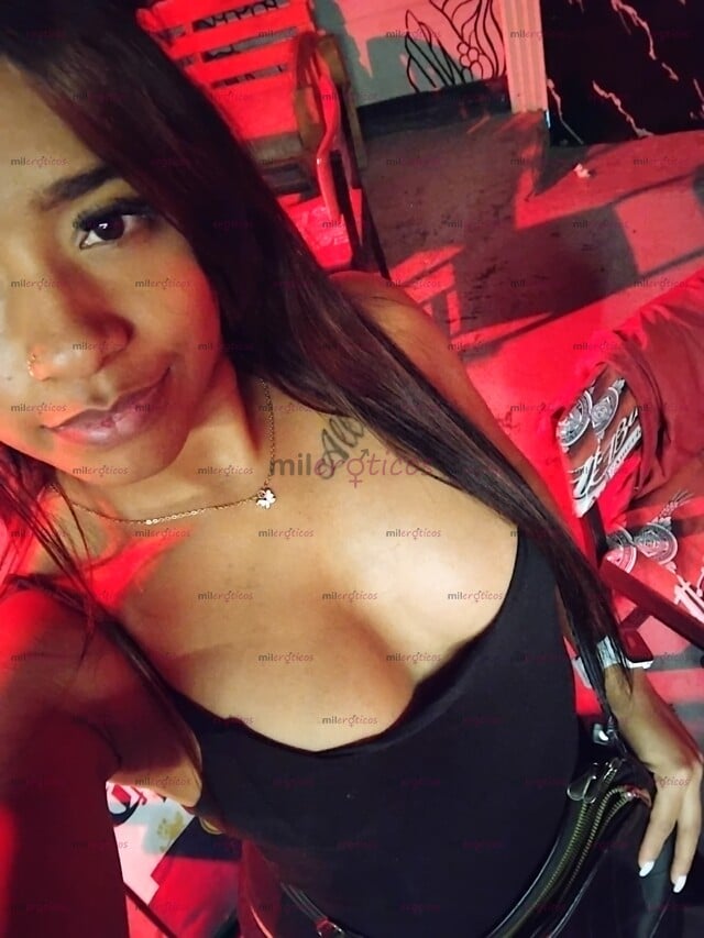 FOTOS DE MORENA SEXY Y ESTRECHA CON CUERPO NATURAL