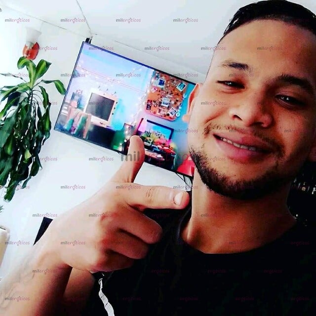 FOTOS DE LEO CHICO MORENO DOTADO Y LECHERO PARA TI