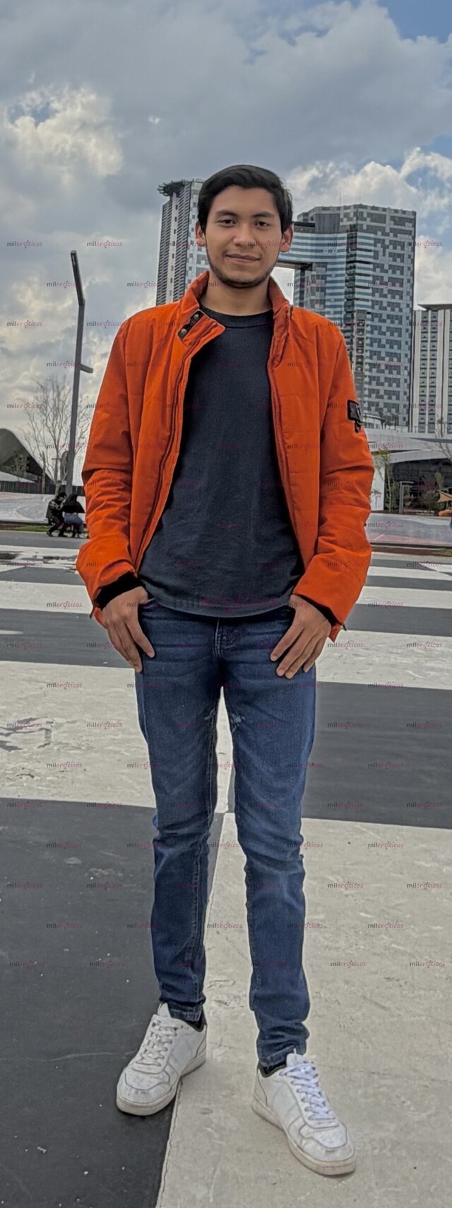 FOTOS DE CHICO VERGON, ATRACTIVO, VARONIL, CON MUCHA LECHE PARA COMPLACER