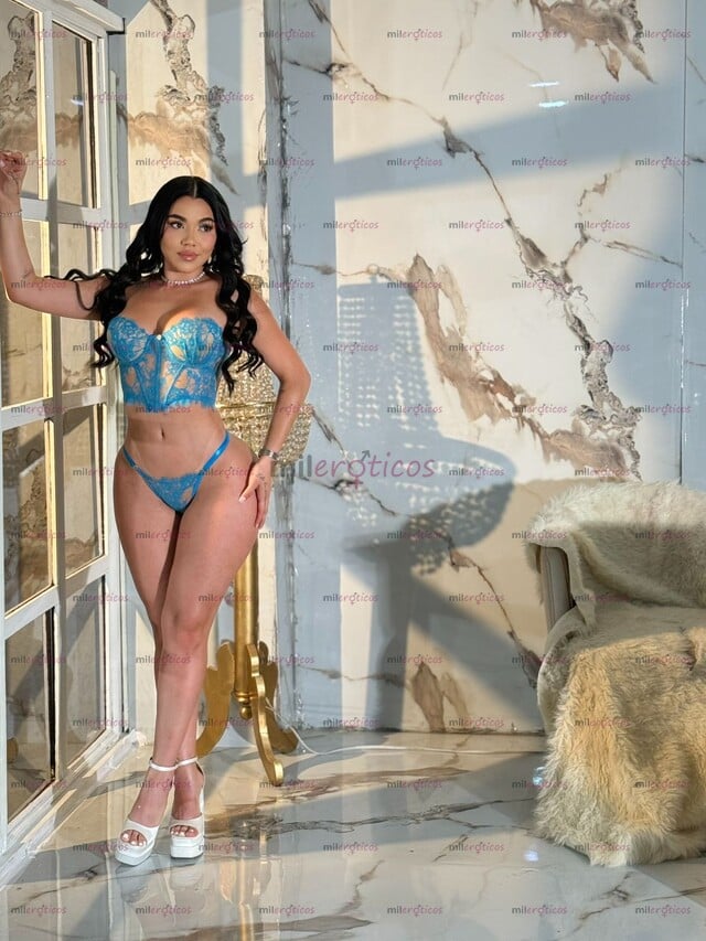 FOTOS DE BELLA CHICA CON GRANDES NALGAS Y RICAS TETAS Y MIRADA SEDUCTORA