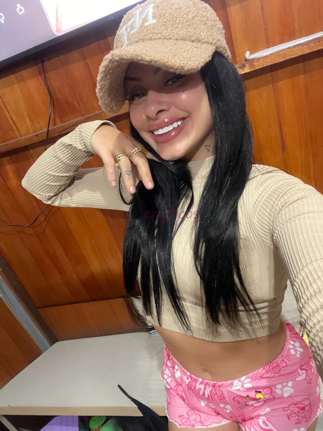 Morena atraente louca para satisfazer todos seus prazeresbaixinha cabelos longos bem bronzeada corpo mignon disposta a te dar muito prazer e satisfaze...
