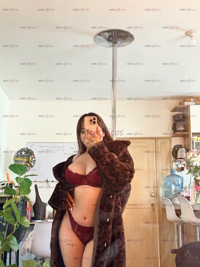 FOTOS DE SANDRA NALGONA, FITNESS, CARA BONITA DE 23 AÑOS SÚPER COMPLACIENTE